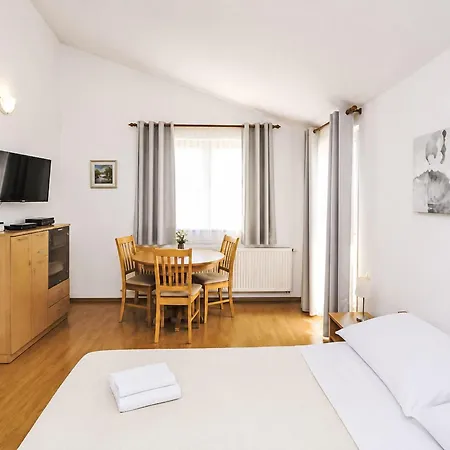 Ein Im Zweirosen By Interhome