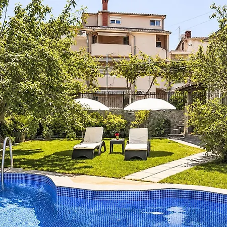 Appartement Ein Im Zweirosen By Interhome *